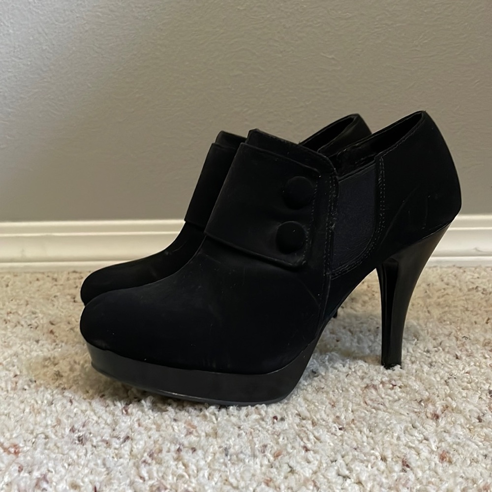 Fioni Suede Booties